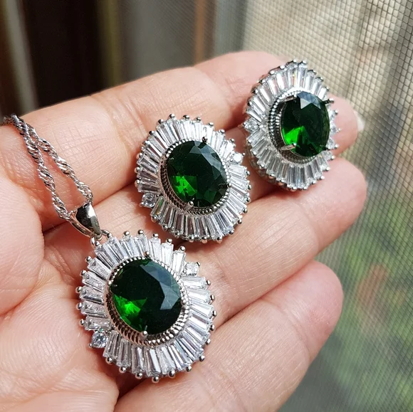 Swarovski Elements 925 Silver Emerald Green Oval Baguette Starburst Earrings NEW - Picture 11 of 12